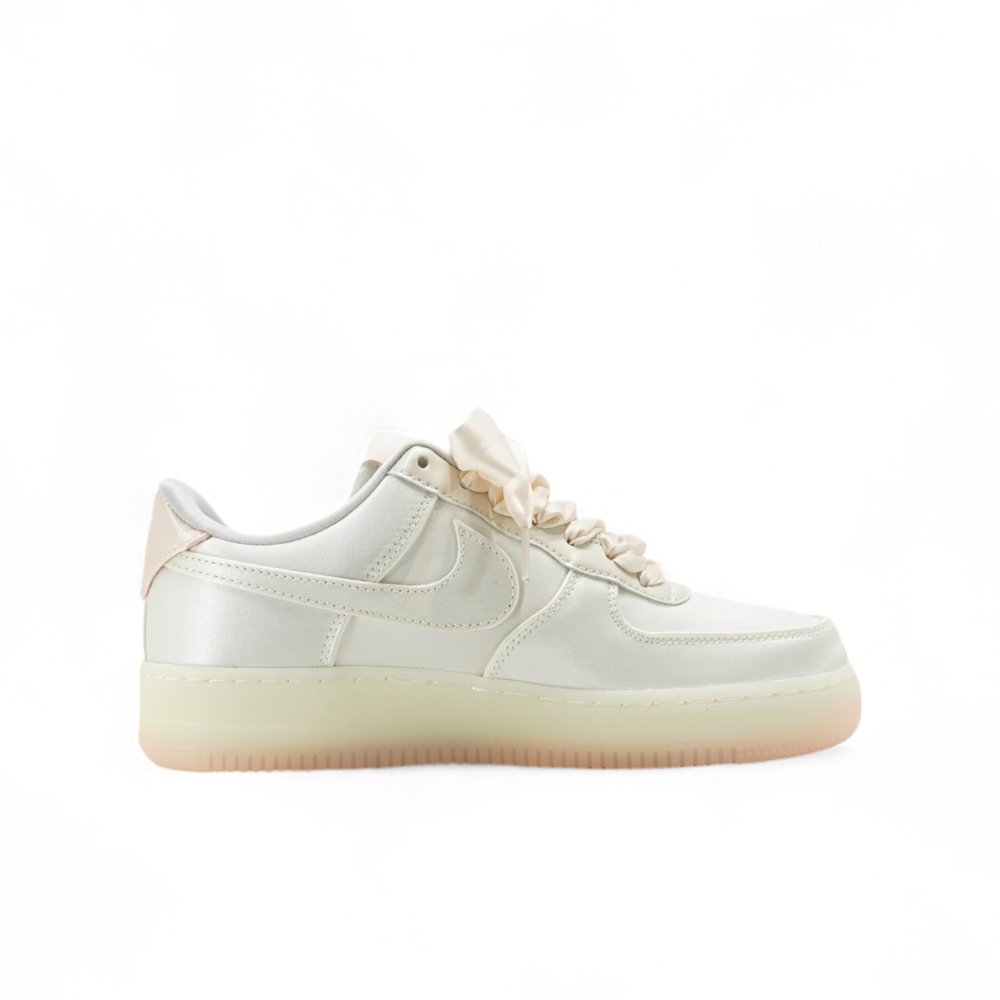 ナイキ ウィメンズ エア フォース 1 '07 LV8 NIKE WMNS AIR FORCE 1 '07  LV8  HQ3762-133